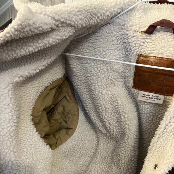 Men's Levi's Sherpa/Denim Trucker Jacket in Burgundy - XL - Picture 11 of 14